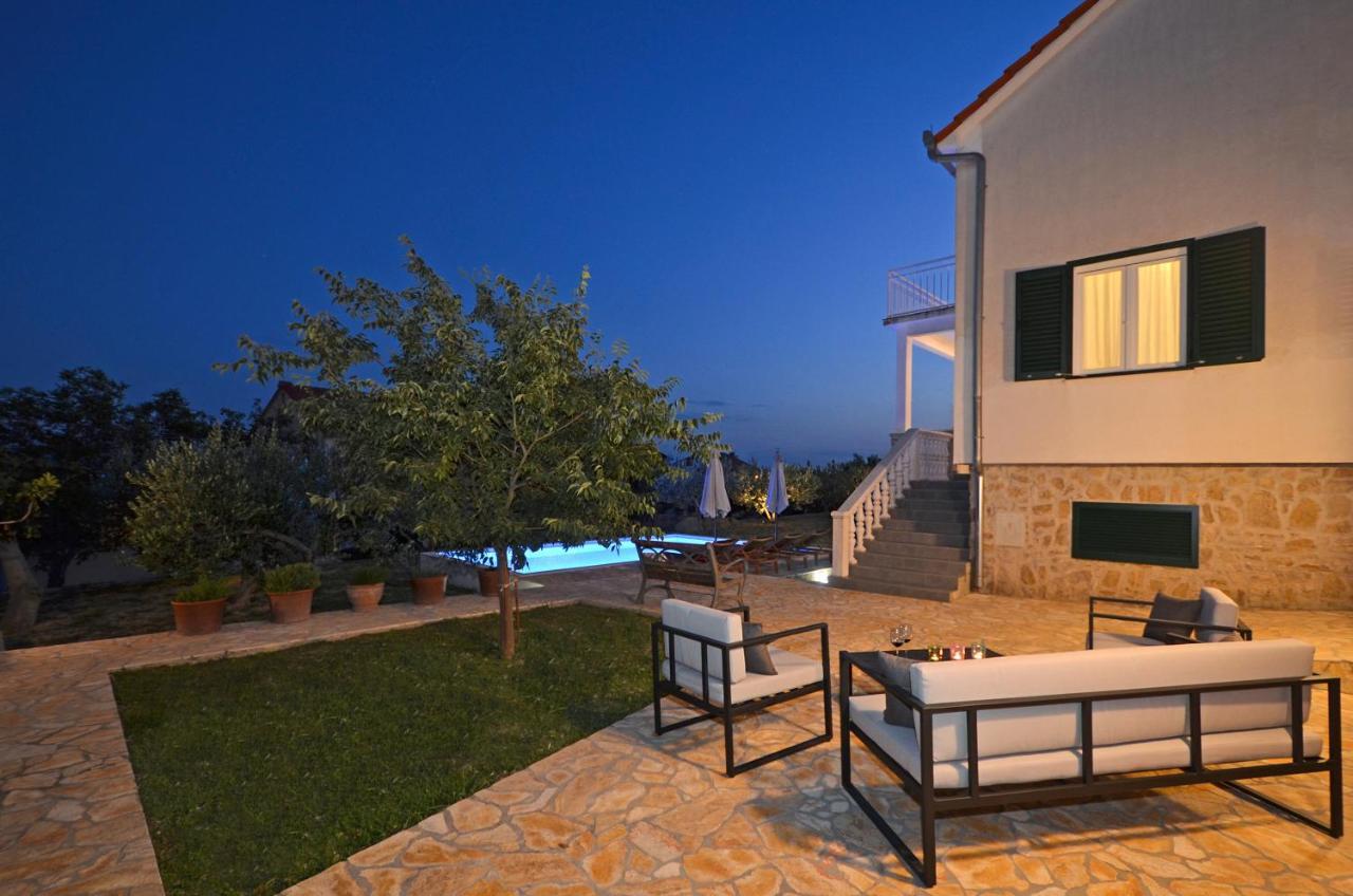 Holiday Home Nevera Kaštela Kültér fotó