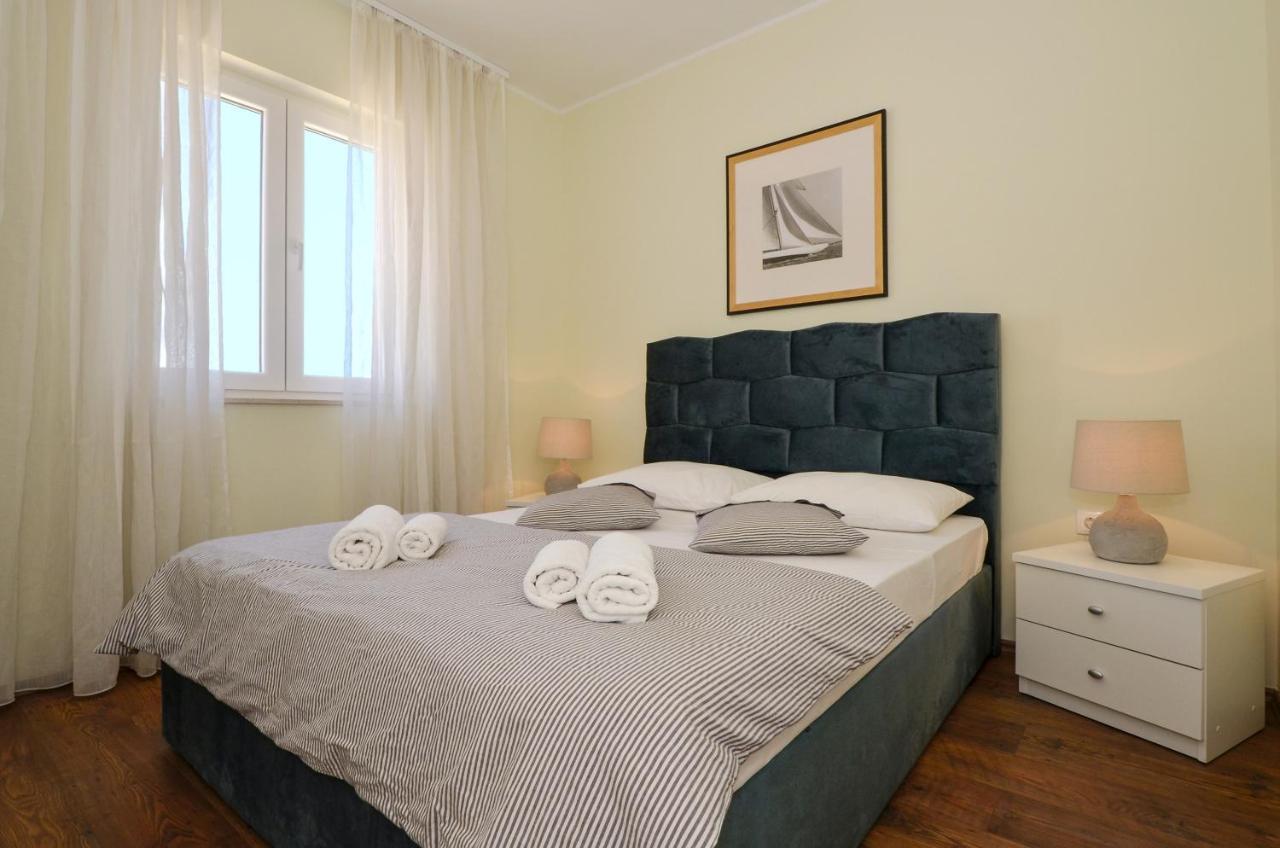 Holiday Home Nevera Kaštela Kültér fotó